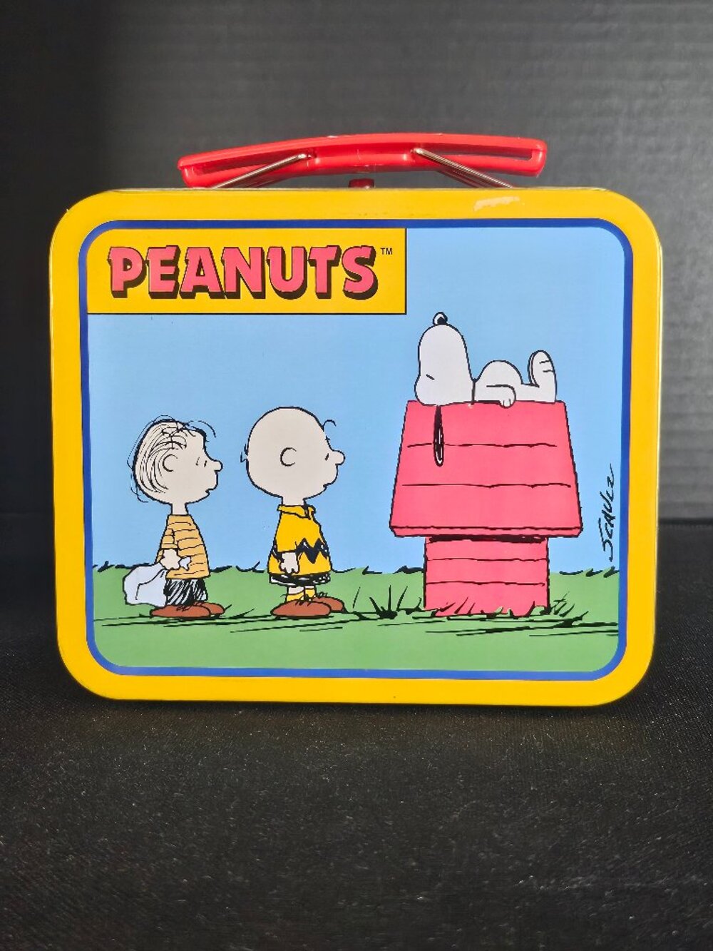 Peanuts Small Metal Lunchbox With Linus, Charlie Brown & Snoopy With Red Handle
